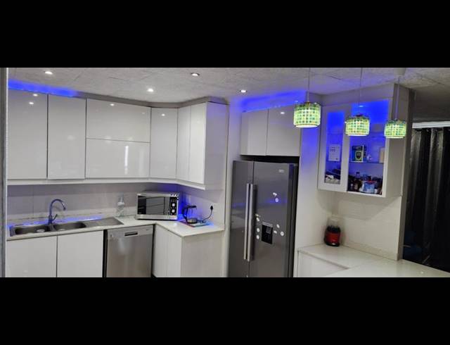 3 BEDROOM APARTMENT FOR SALE IN MORNINGSIDE
